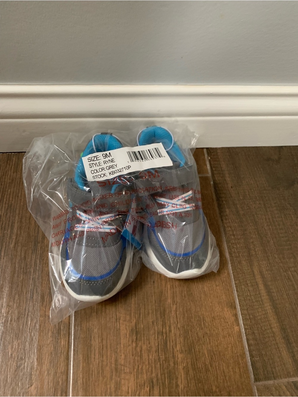 NEW Stride Rite Ryne Sneakers Size 9 Grey, Blue, Green